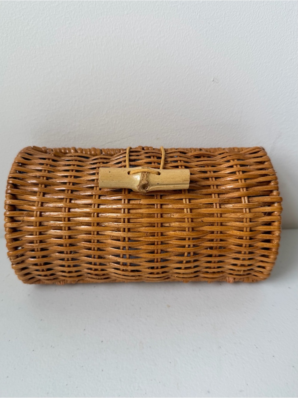 Lilly Pulitzer GWP Wicker Sunglass Case/Clutch
Boca Blue
It's a Sailabration - Picture 2 of 14